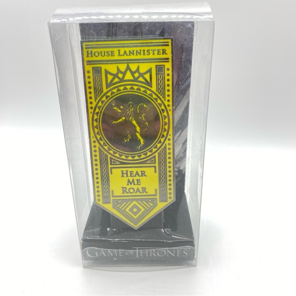 Game of Thrones House Lannister HEAR ME ROAR Pin With Box - Picture 3 of 9